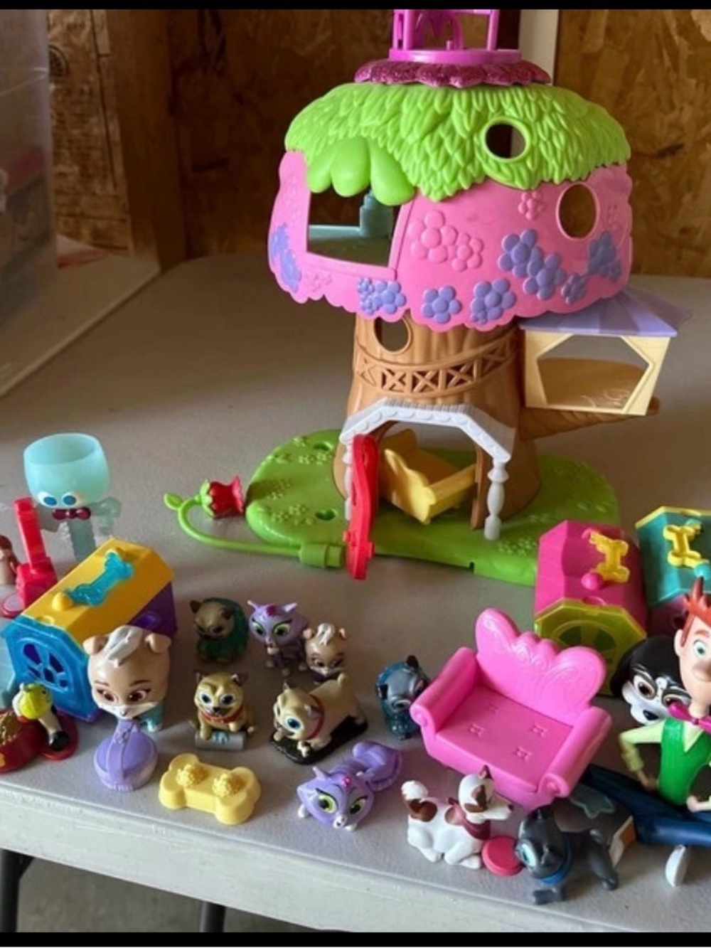 Puppy Dog Pals Pink & Green Treehouse Playset with Figures